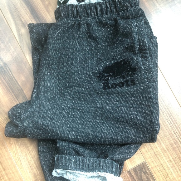 Roots and Lululemon pants - Picture 13 of 13